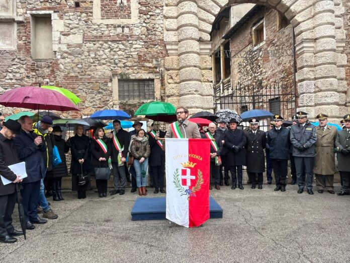 Giorno della memoria, la cerimonia in piazza Matteotti