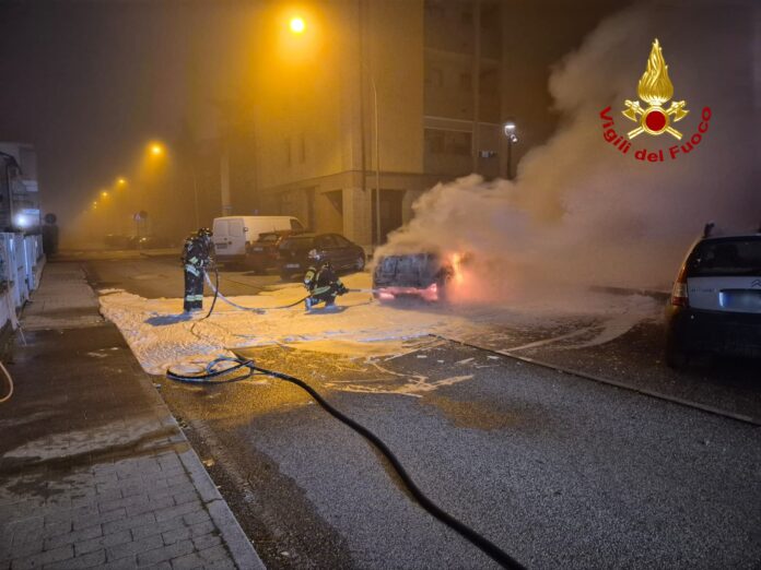 montecchio maggiore auto incendio