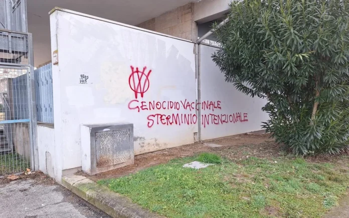 scuola calderari vicenza scritte no vax