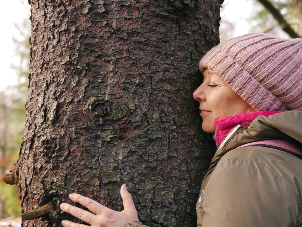 Cornedo vicentino montepulgo, abbracciare un albero