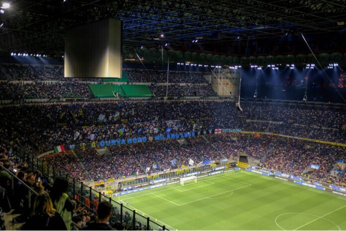 Inter e Napoli grande testa a testa (nella foto stadio di S. Siro)