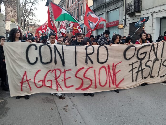 Manifestazion e antifascista a Vicenza, il corteo Contro ogni aggressione fascista