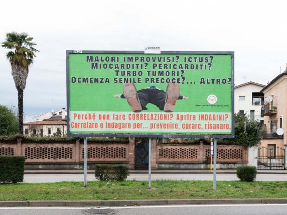 Manifesti no vax a Vicenza, attacchi psicologi sul personale sanitario