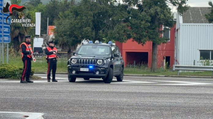 thiene carabinieri controllano cantieri edili