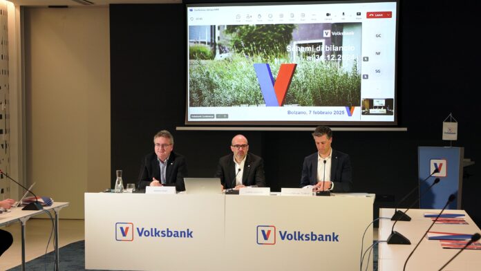 Volksbank, da sinistra Direttore Generale Alberto Naef, Presidente Lukas Ladurner e Vicedirettore Generale Georg Mair am Tinkhof