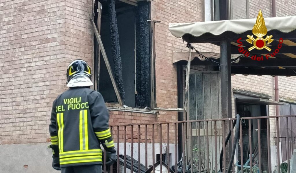 Vicenza incendio in casa a schiera