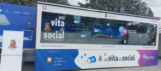 una vita da social campagna polizia di stato sul uso corretto del web